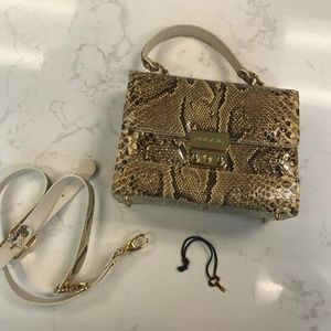 Rogani bag with long strap and key